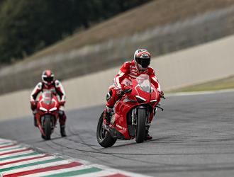 39 DUCATI PANIGALE V4 R ACTION UC69228 High